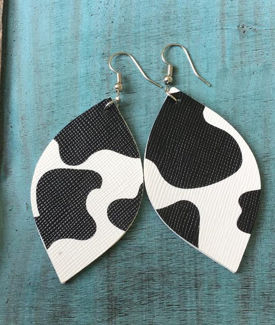 Resa & Design Co. Single Layer Earrings