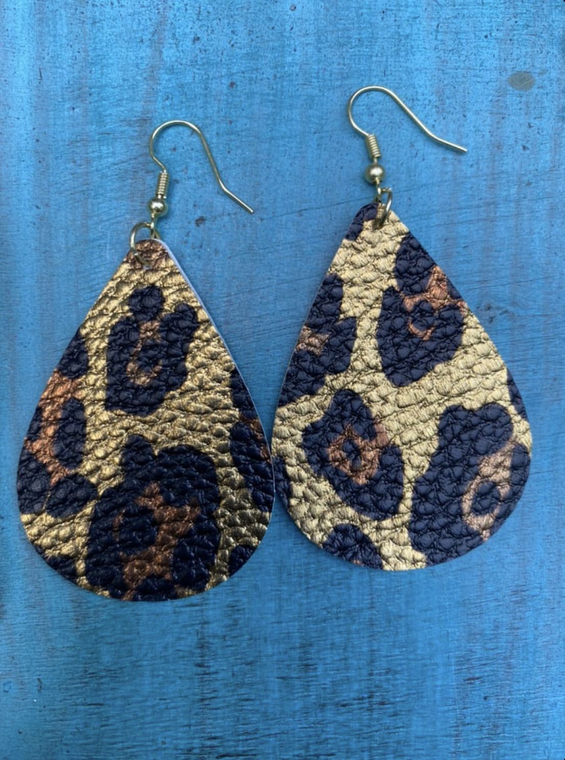 Resa & Design Co. Single Layer Earrings