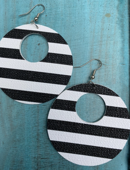 Resa & Design Co. Single Layer Earrings