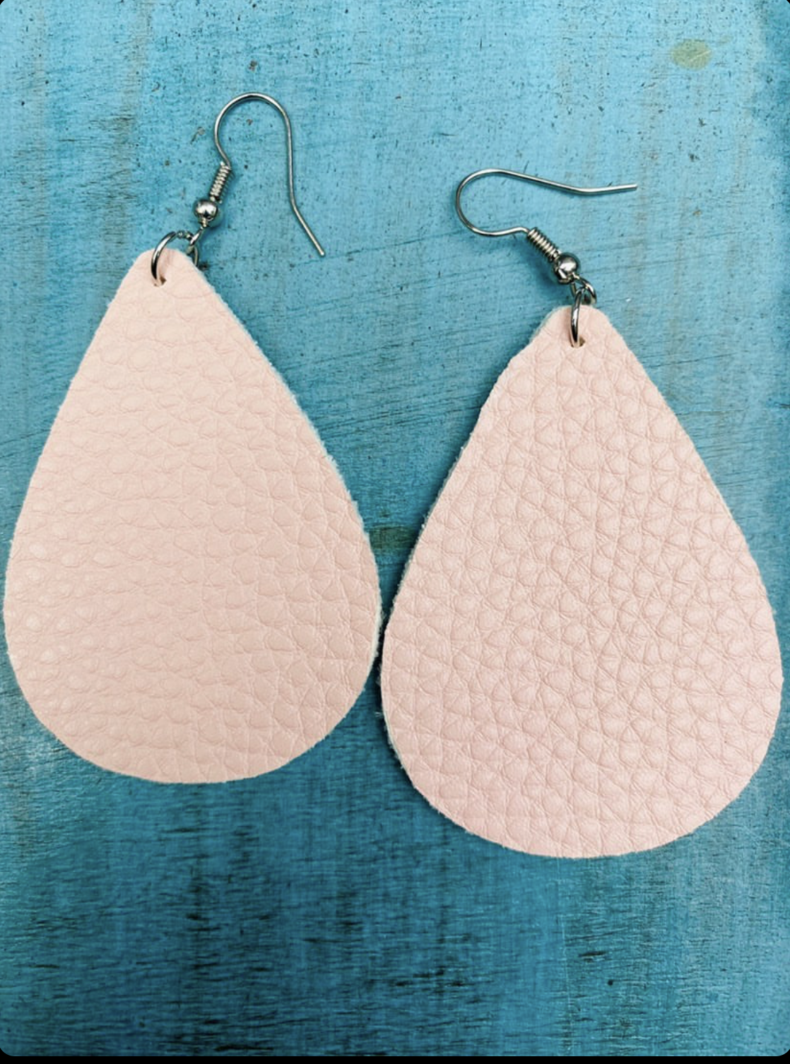 Resa & Design Co. Single Layer Earrings