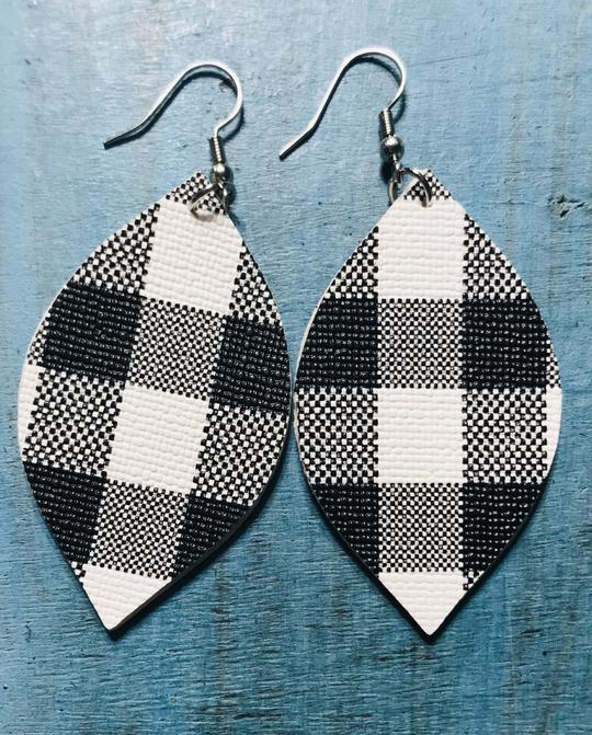 Resa & Design Co. Single Layer Earrings